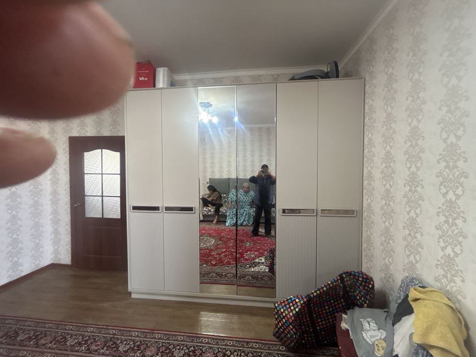 Шифоньер почти новый