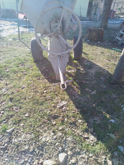 Se vinde betonieră.