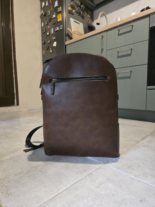 Кожена раница ZARA