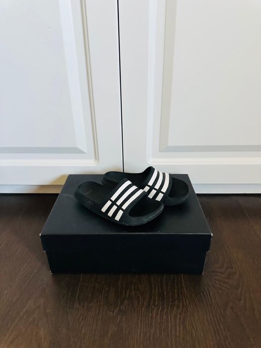 Papuci / slapi , de la firma adidas ,  pentru copii , numarul 28