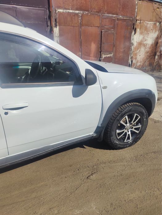 Рено -Дастер 2013год Белый