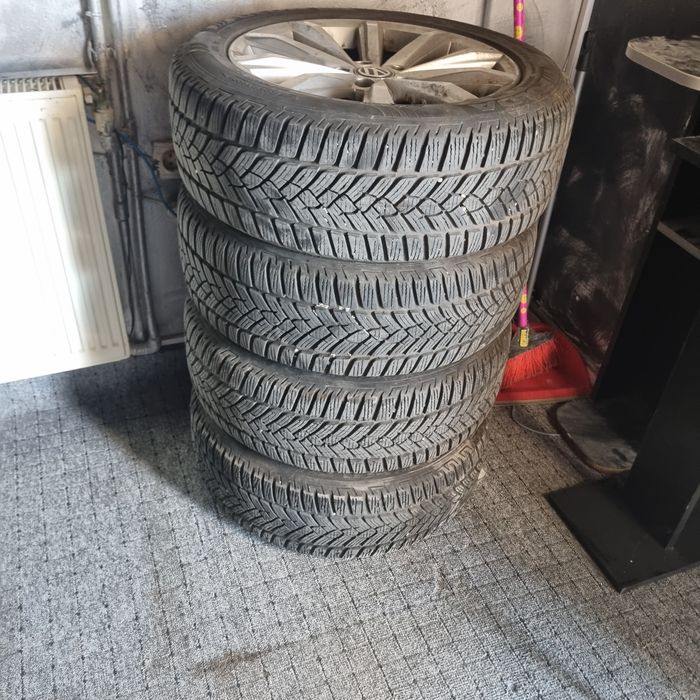 Jante r 17  b 8 originale vw  echipate cu cauciucuri de iarna