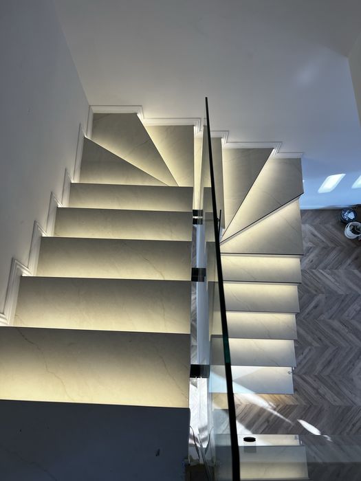 servicii de montaj parchet/ profile decorative si ancadramente/trepte/glet/zugraveala/sapa autonivelanta/gips carton/ tencuiala manuala / renovari