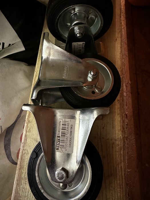 Roti rezistente pivotante din poliamida