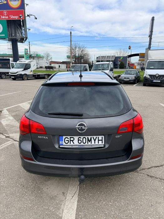 Vând Opel astra j