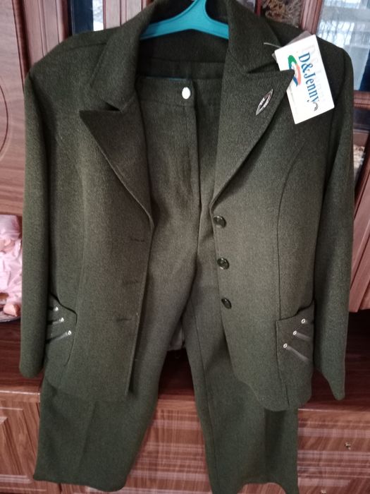 Костюм новый,платье