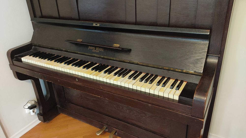 Продавам класическо немско пиано Hans Vogel Leipzig