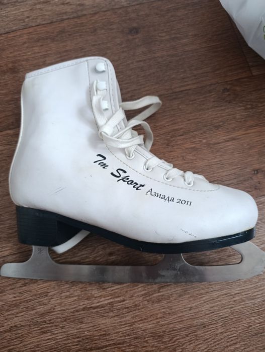 Продам коньки фигурные