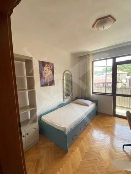 Дава се под наем Четиристаен апартамент в Пловдив, Център - 120 кв.м за 698.19 € - Снимка #2