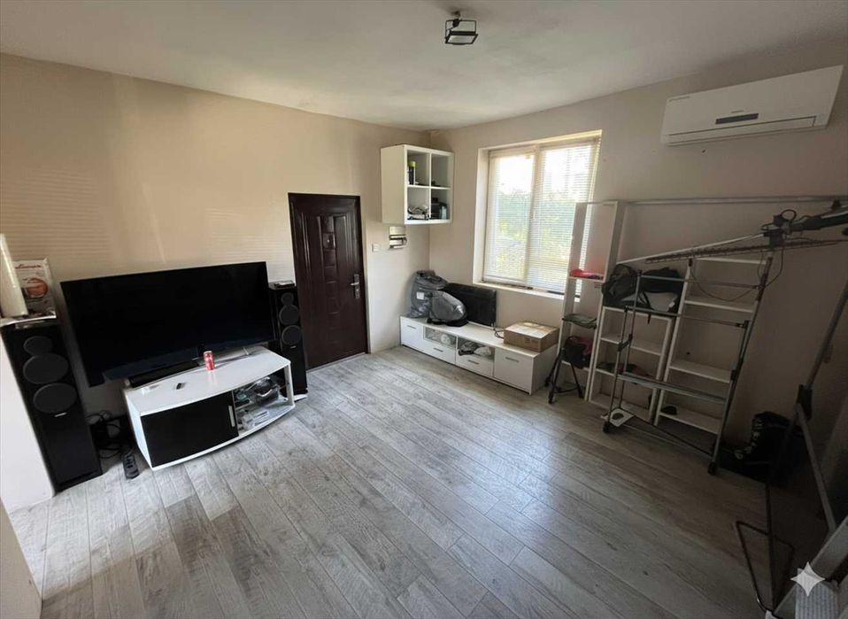 Къща с двор на топ локация в град Перник!