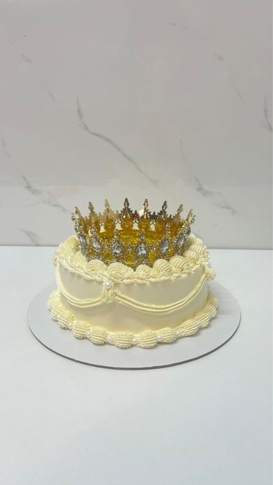 Торт с короной , торты