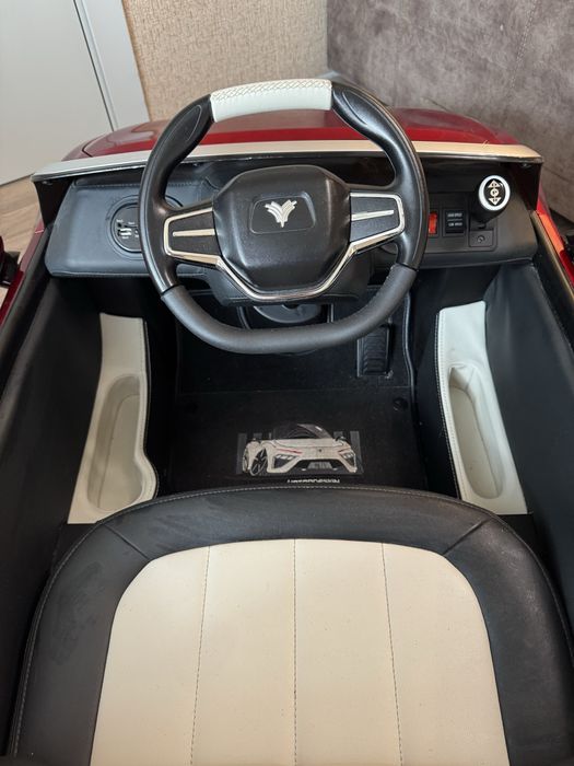 Машинка на аккумуляторе Tesla