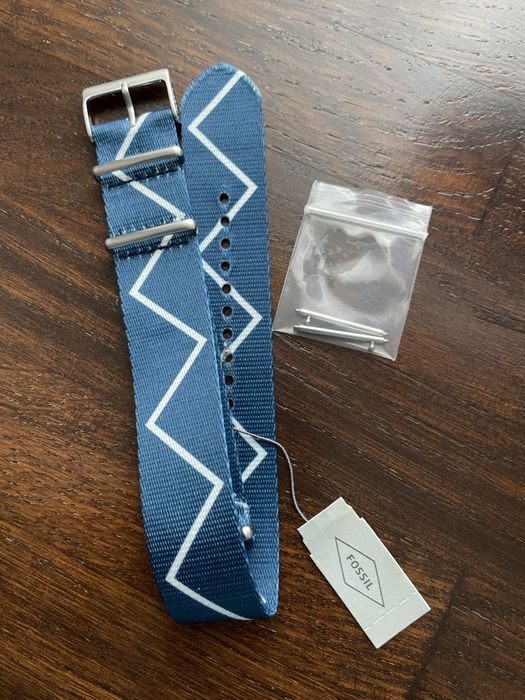 Curea NATO albastra Fossil 22mm