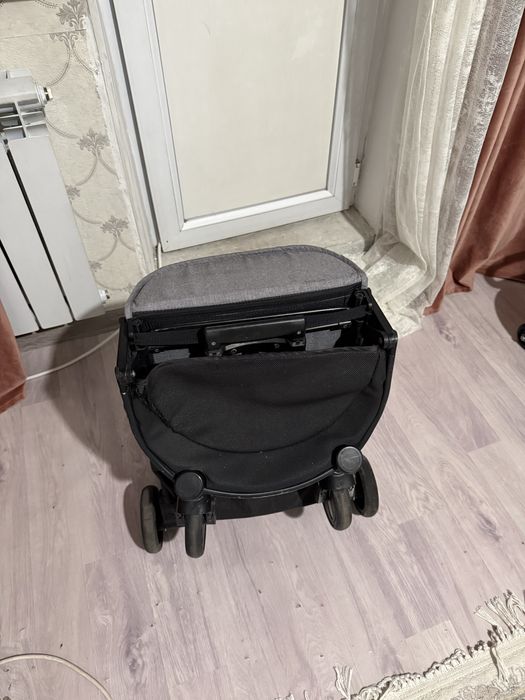 продам коляску,2 шезлонга