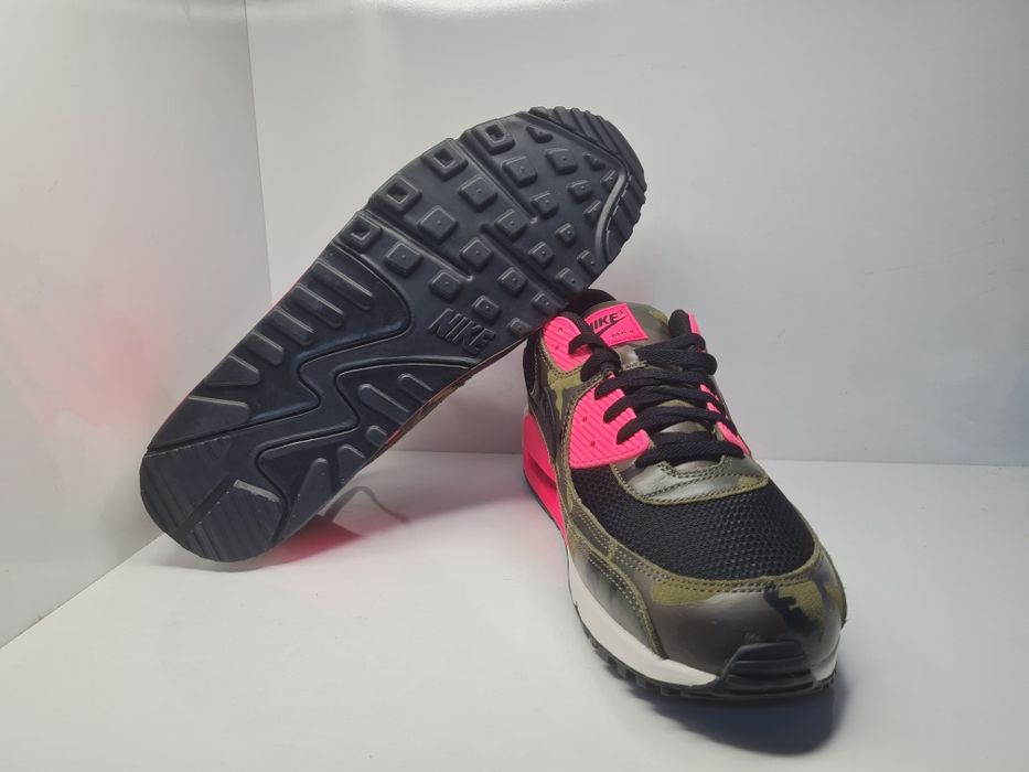 Кецове Nike Air Max 90 

Чисто нови с кутия.

Размер 49.5 стелка 33 см.

Цена 75 евро.