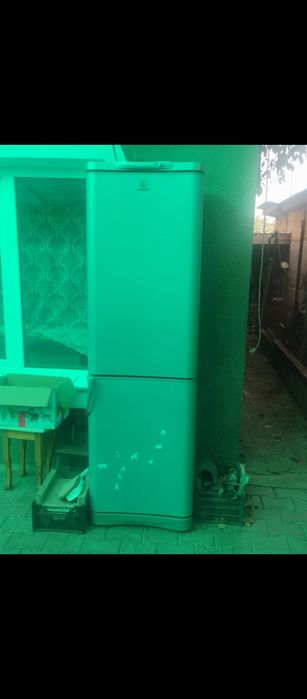 Холодильник Indesit
