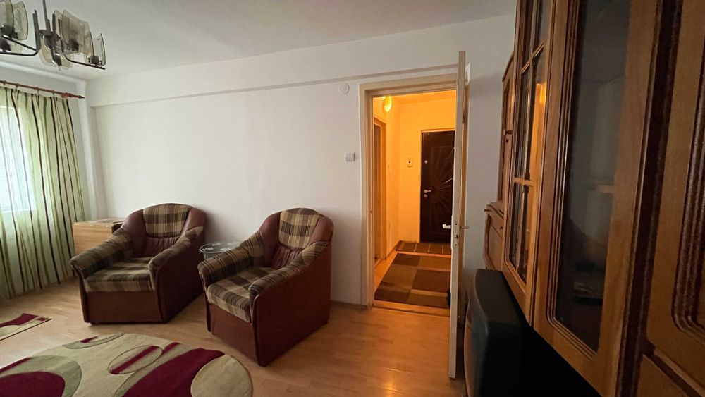 Închiriez apartament 3 camere
