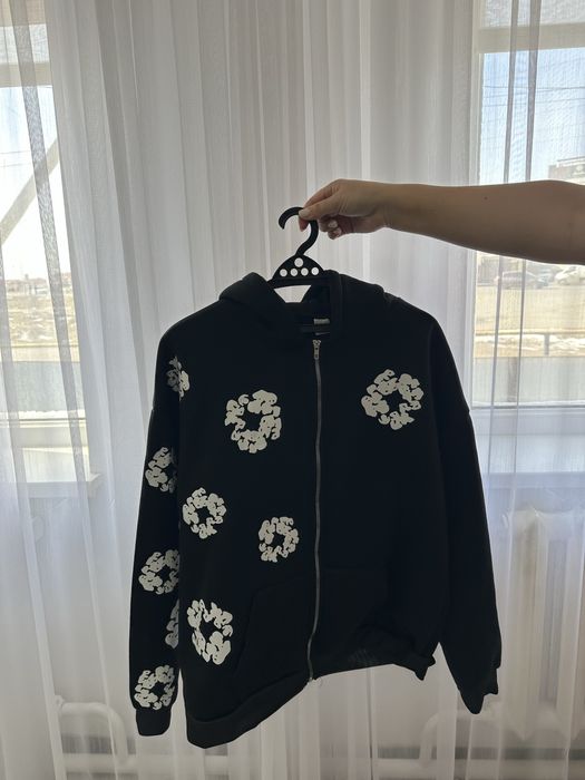 одежда          .