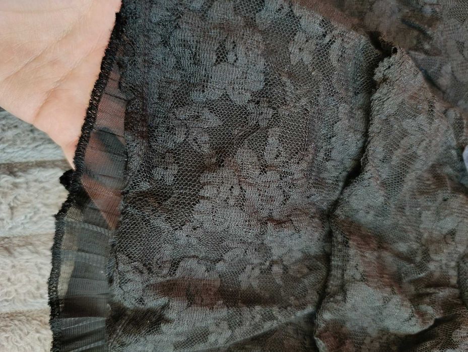 Дантелена къса пола