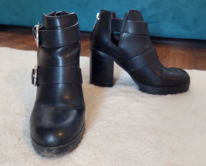 Botine Bershka negre cu toc gros, marimea 36