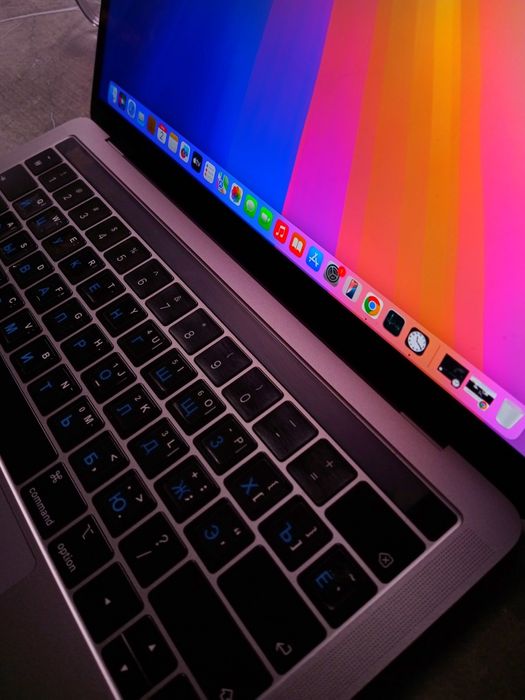 Apple MacBook PRO. Touch ID/ В отличном состояние.
