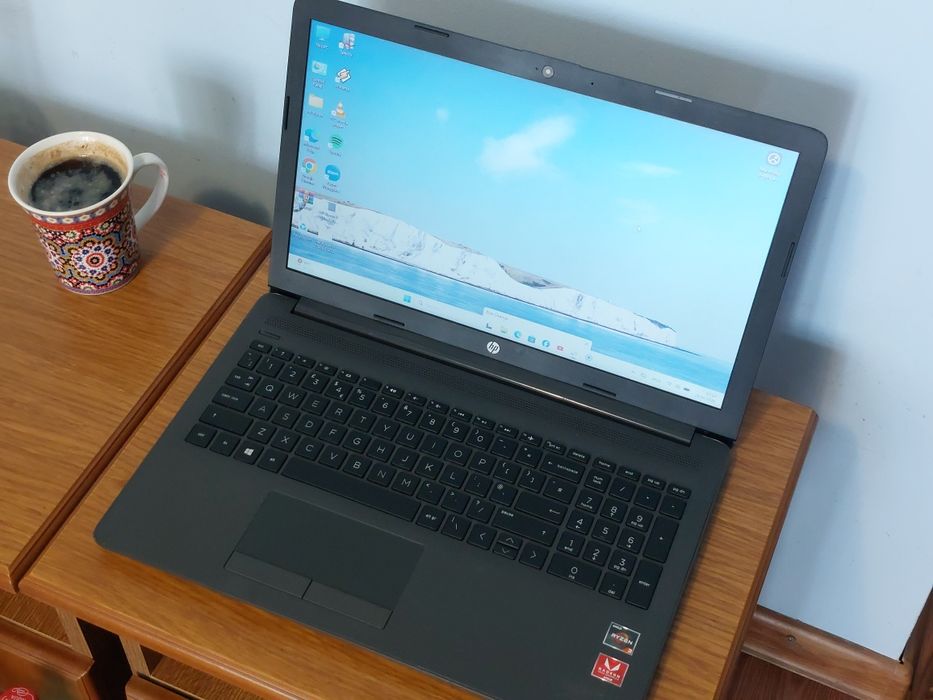 Laptop HP 255 G7 Ryzen 3 2200U 2,5Ghz, 12GB 256GB, Radeon Vega 3 1GB, Windows 11, Office 2024