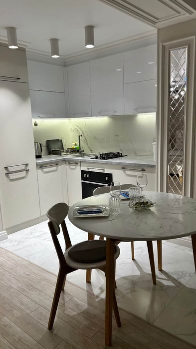 Отдава Под наем луксозен двустаен апартамент в Кръстова Вада