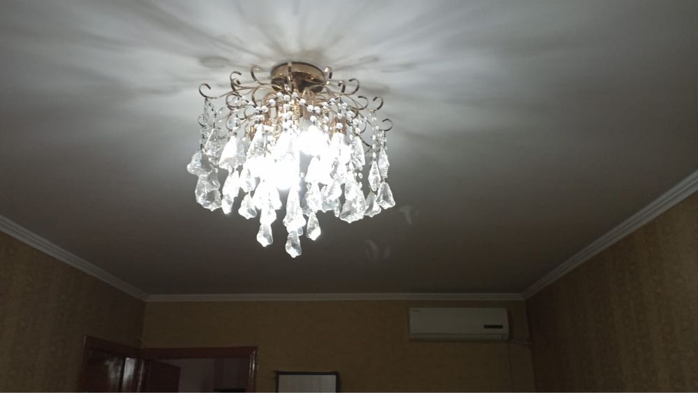 Люстра для зала хола