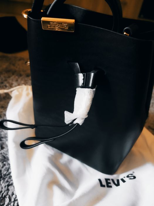 Poseta Levi's din piele