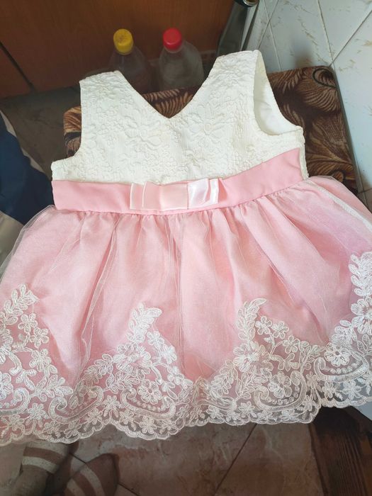 Vând rochiță de botez