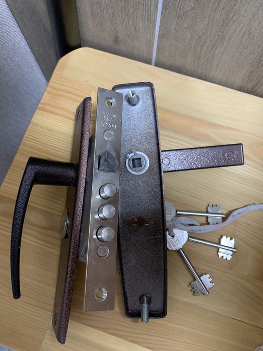 Продаю дверные замки