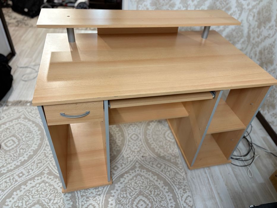 Стол компьютерный/письменный