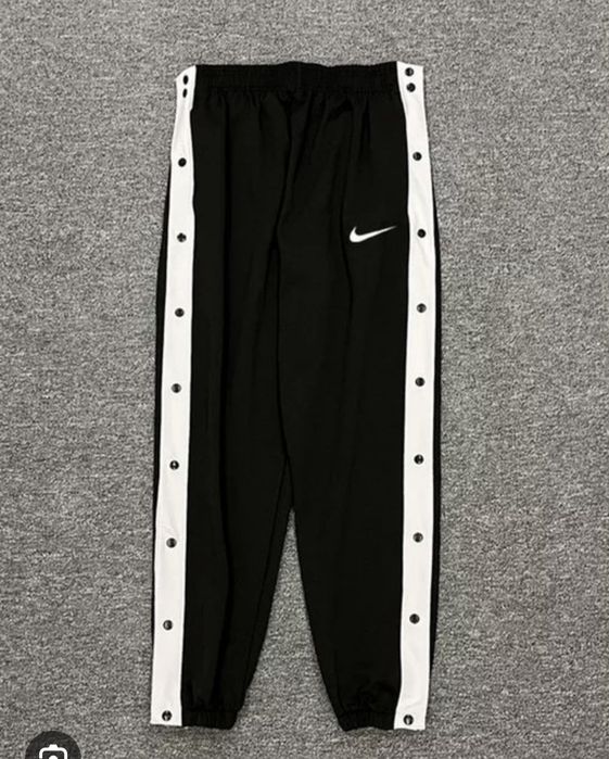 Брюки Nike широкие  с клепками