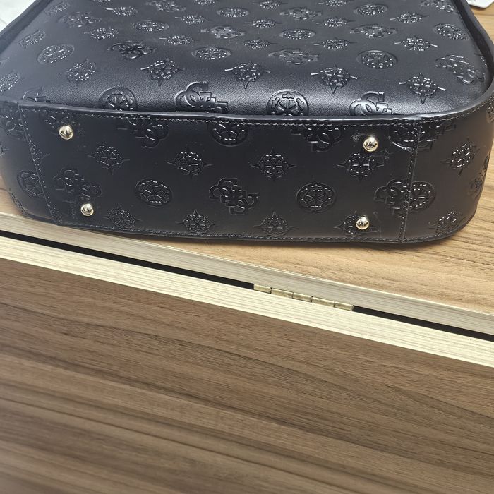 Geanta de umar guess