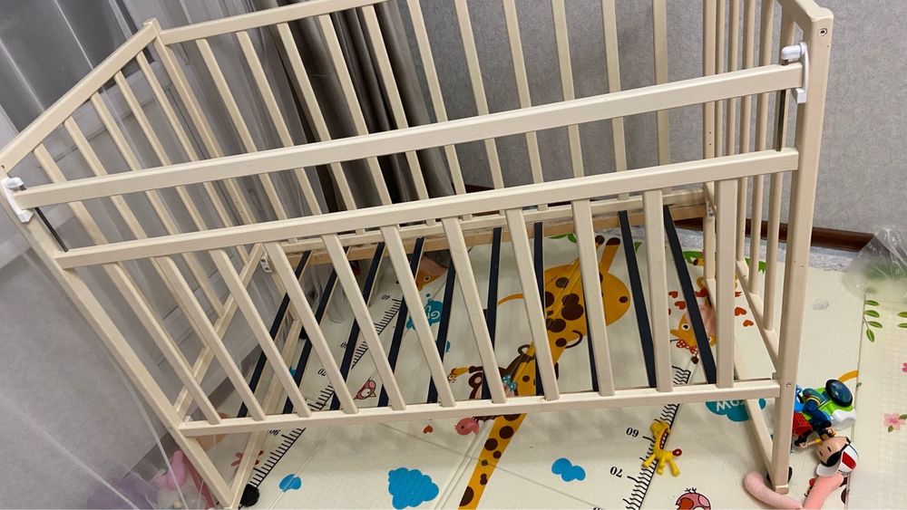 Продам  детскую кроватку 5000