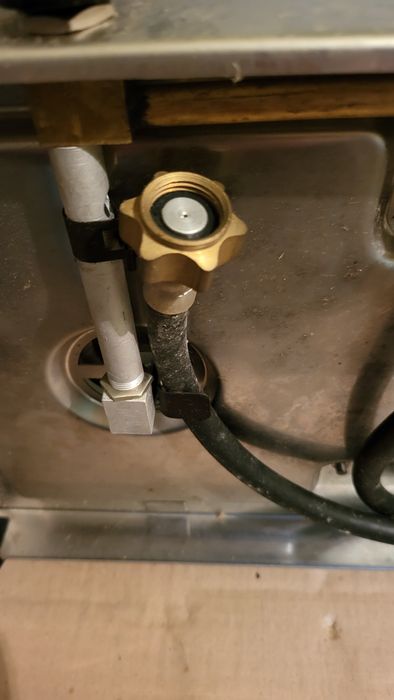 Продавам нов полски газов котлон.