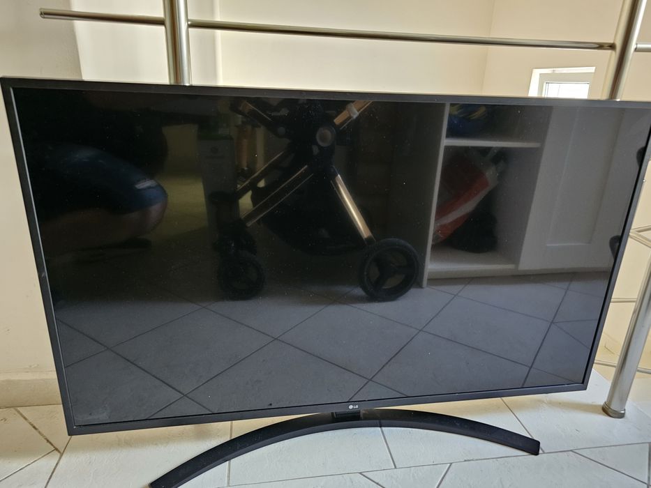 LG50UM7450PLA телевизор с счупен екран