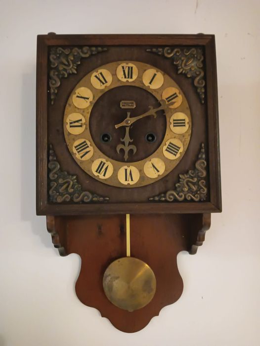 Ceas cu pendul vechi