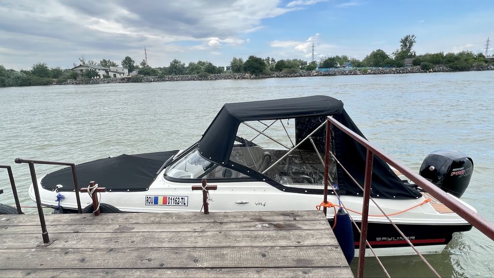 Ambarcatiune Bayliner VR4