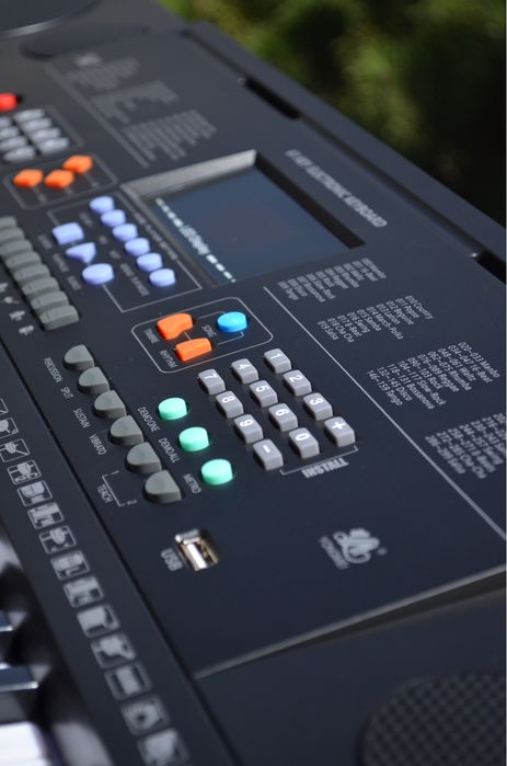 Распродажа! Синтезатор