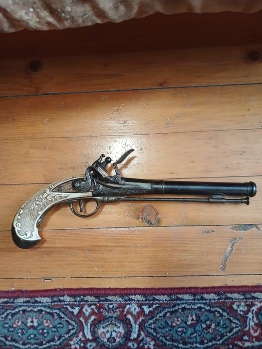 Страхотна реплика със работещ механизъм