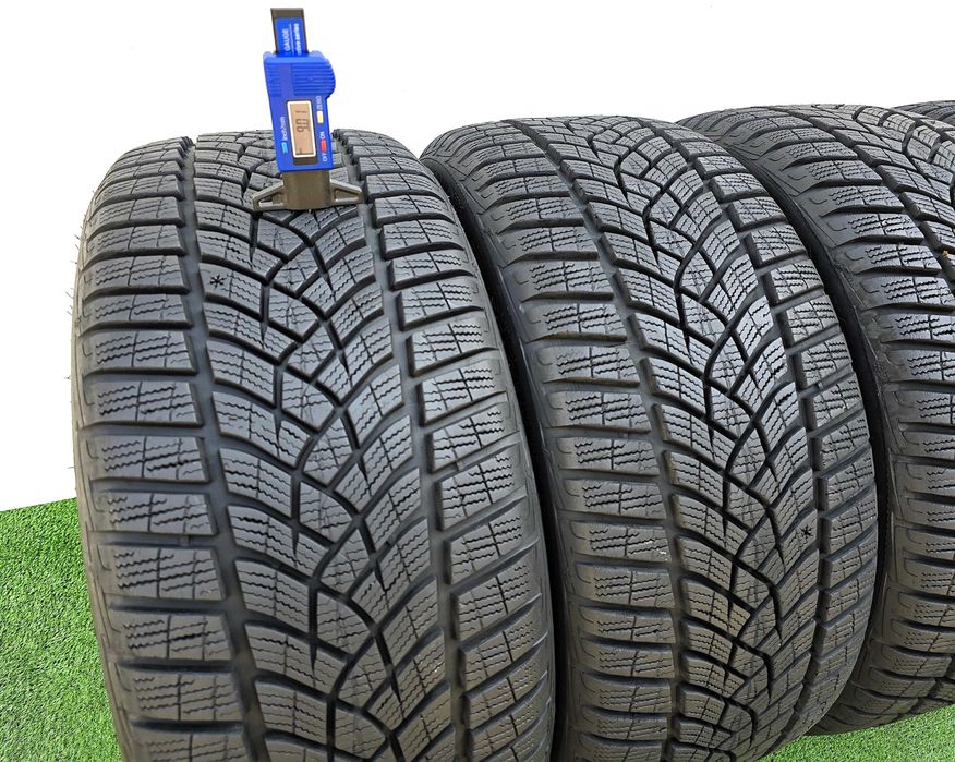 4бр. 215/40/17 GOODYEAR UltraGrip Performance- зимни