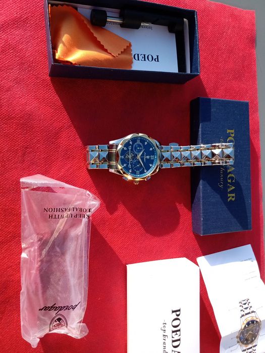 Продавам чисто нов модерен часовник