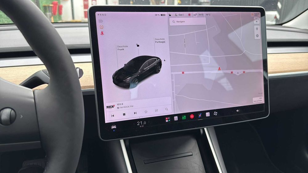 TESLA Model 3 2020 — imagine 4