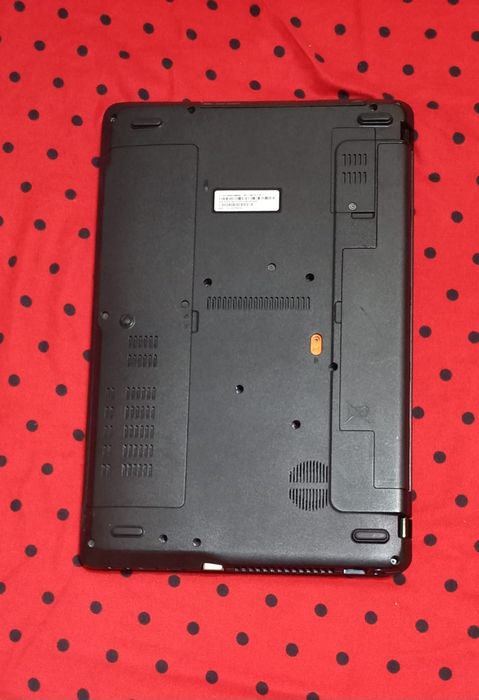 Laptop Acer Aspire E1-531