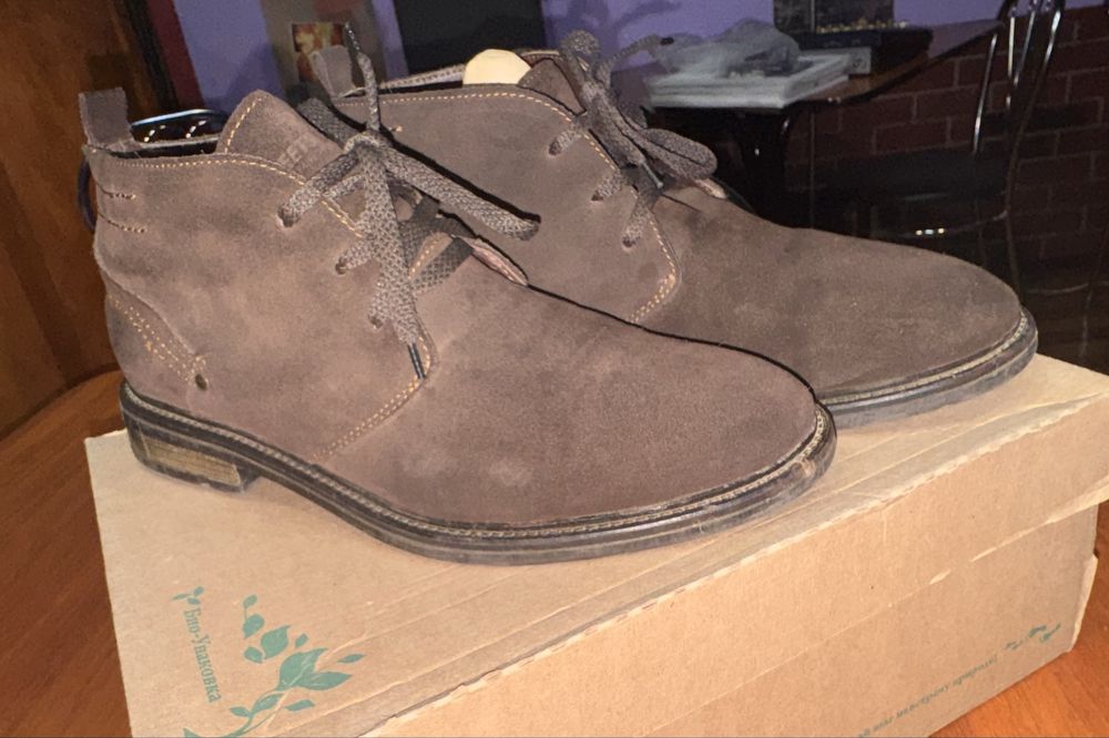 Продам замшевые ботинки