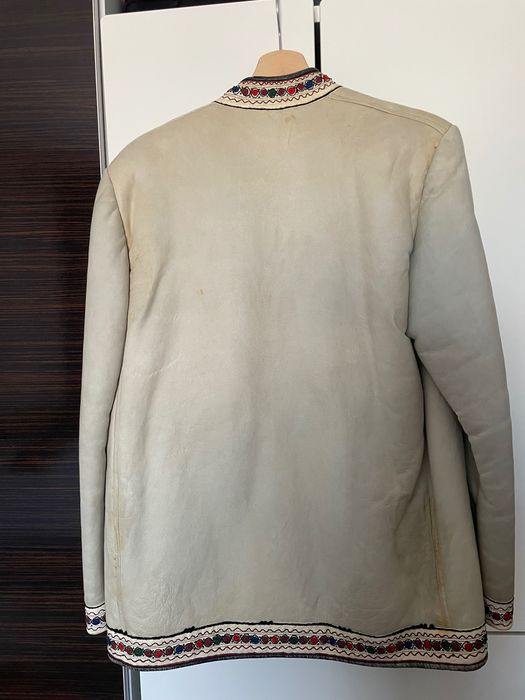 Cojoc / jachetă tradițională din piele naturală cu broderie manuală – unicat