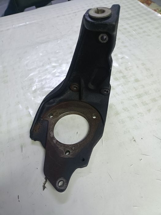 Кронштейн ТНВД двигателя volkswagen,audi