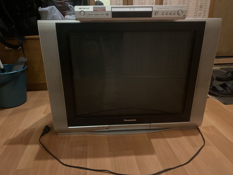 Телевизор Panasonic + DVD-плеер Pioneer