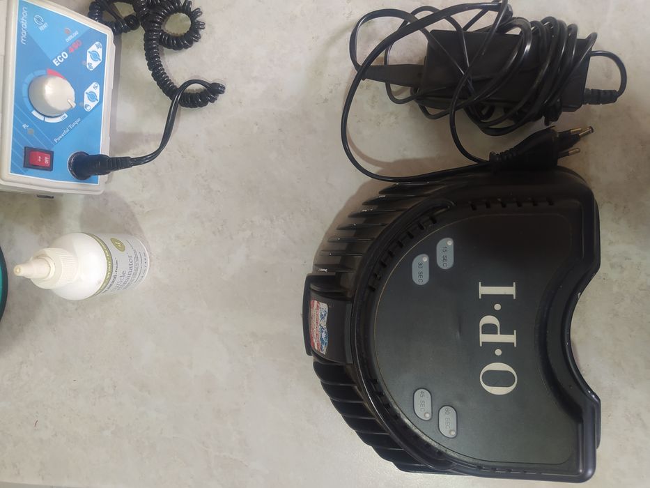 Продается лампа для ногтей .